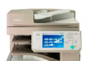 Vista frontal de una máquina impresora-escaneadora-fotocopiadora, con el panel de control en primer plano