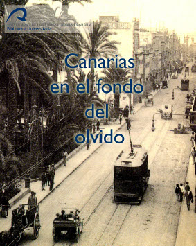 Cartel con el título de la exposición y el logo institucional de la Biblioteca sobrepuestos en una foto antigua, en blanco y negro de una calle con tránsito de peatones, carros,coches y tranvías