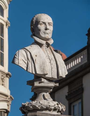Fotografía del busto a Cairasco en la plaza homónima de Las Palmas