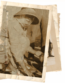 Vista de varias fotografías en blanco y negro envejecidas, apiladas, encabezadas por la de una campesina con vestimenta canaria