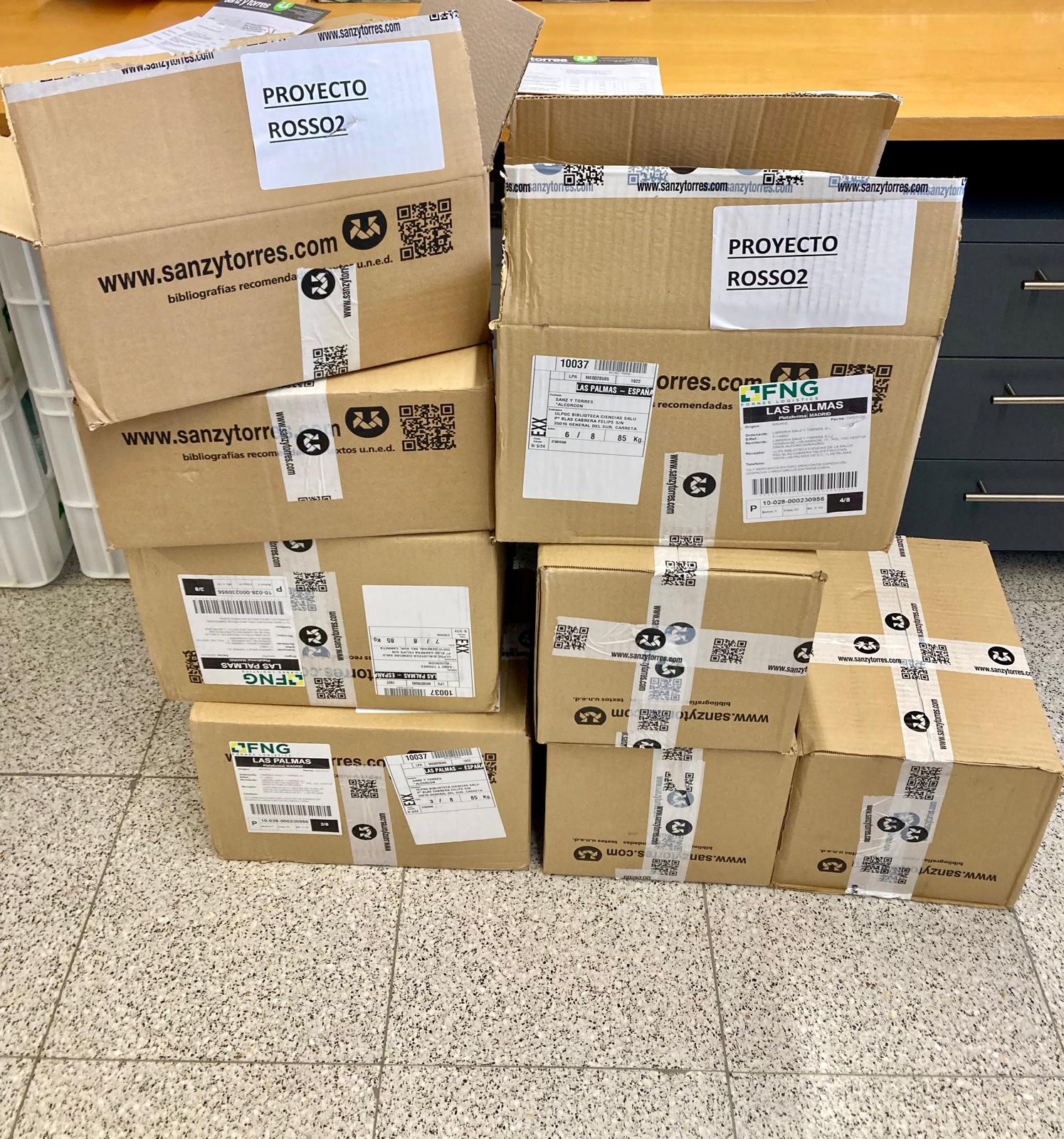 Cajas de libros para Rosso