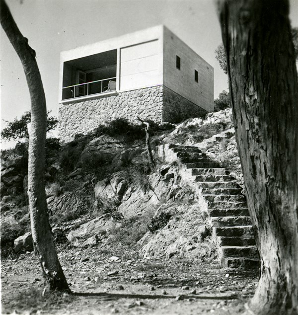 Foto de Margaret Michaelis de las Casas de fin de semana en la costa del Garraf, Barcelona, 1935. Arquitectos: Josep Lluís Sert y Josep Torres Clavé. 