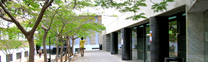 Exterior de la Biblioteca de Humanidades
