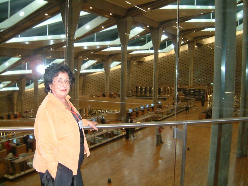Alicia Girón García en la Biblioteca de Alejandría
