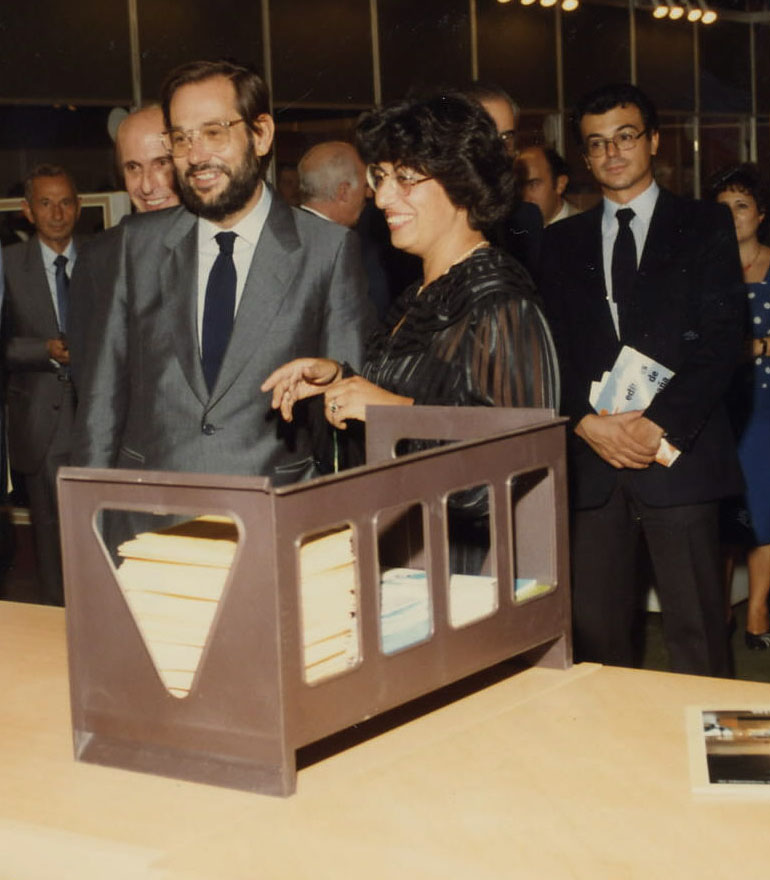 Alicia Girón García con Javier Solana (Ministro de Cultura)
