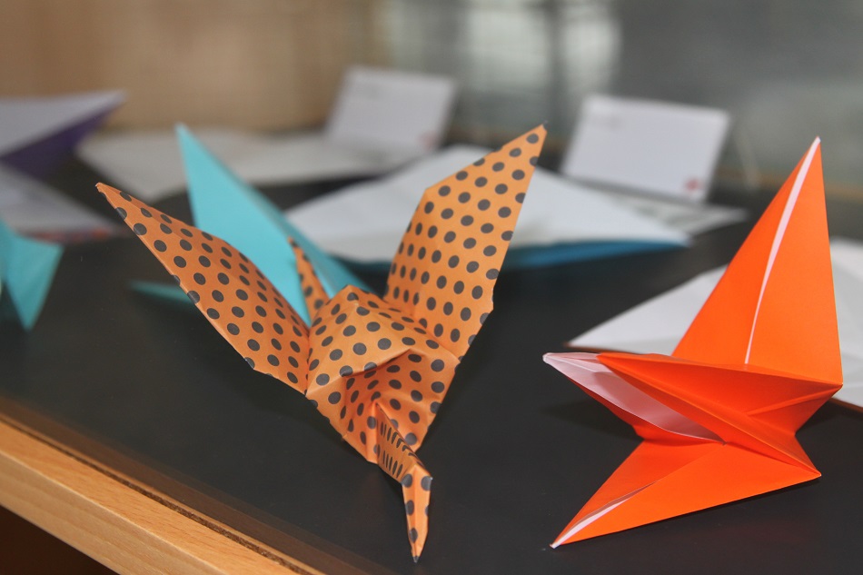 Figuras de papel elaboradas siguiendo las técnicas del origami