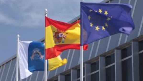 Banderas de Canarias, España y Unión Europea