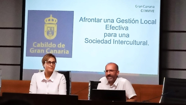 Cristina Alfonzo y José Álamo, en la mesa de presentación