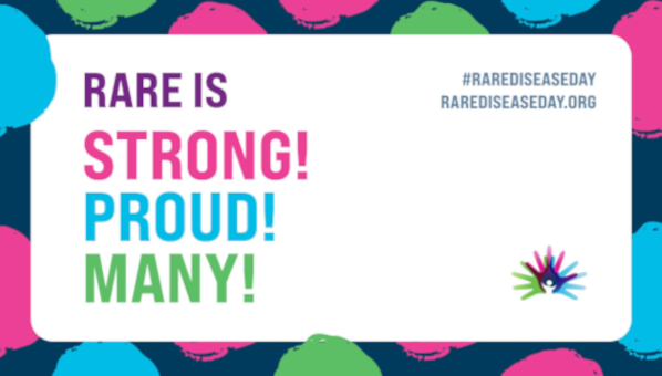 Cartel con el texto: Rare is Strong! Proud! Many! #RareDiseaseDay rarediseaseday.org