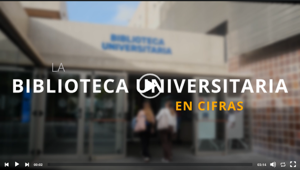 Fotograma de vídeo Biblioteca Universitaria en cifras, con la entrada de dos personas a una biblioteca.