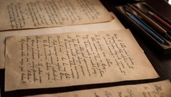 Vista parcial de un texto manuscrito en letra cursiva