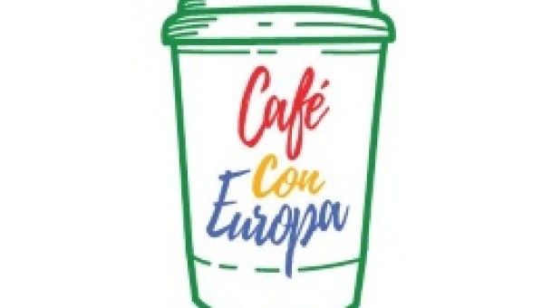 Dibujo de un vaso de café de papel con tapa con el lema Café con Europa