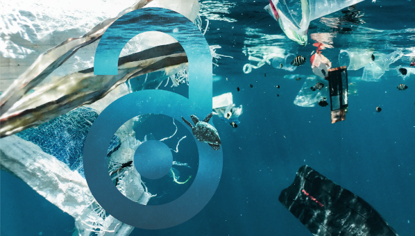 Logo del acceso abierto (candado abierto) sobre una imagen de subacuática con tortuga y objetos contaminantes